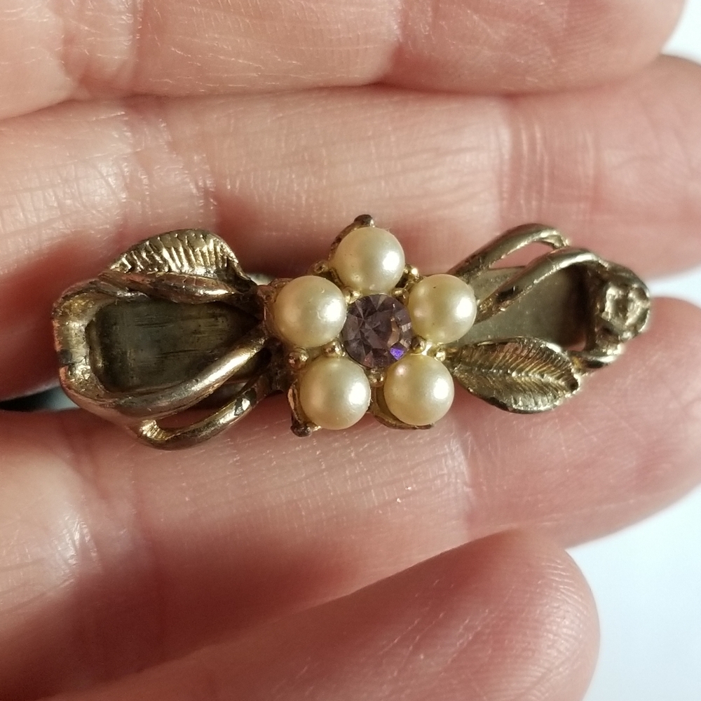 Relisted - Vintage clip brooch faux pearls gold tone - Picture 3 of 8